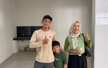 Salah Satu Pedagang Pasar Tangga Arung Square, Hartanti Dan Keluarga. (Irvan/dutakaltimnews.com)