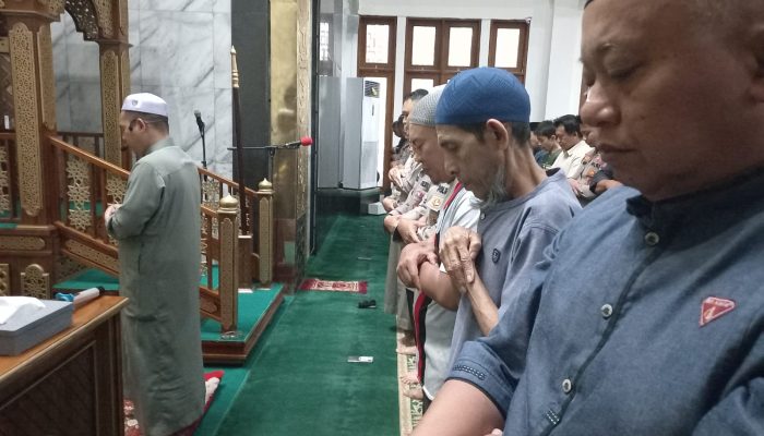 Ratusan Personel Polresta Balikpapan Gelar Salat Ghaib Korban Bencana di Sumatra dan Aceh