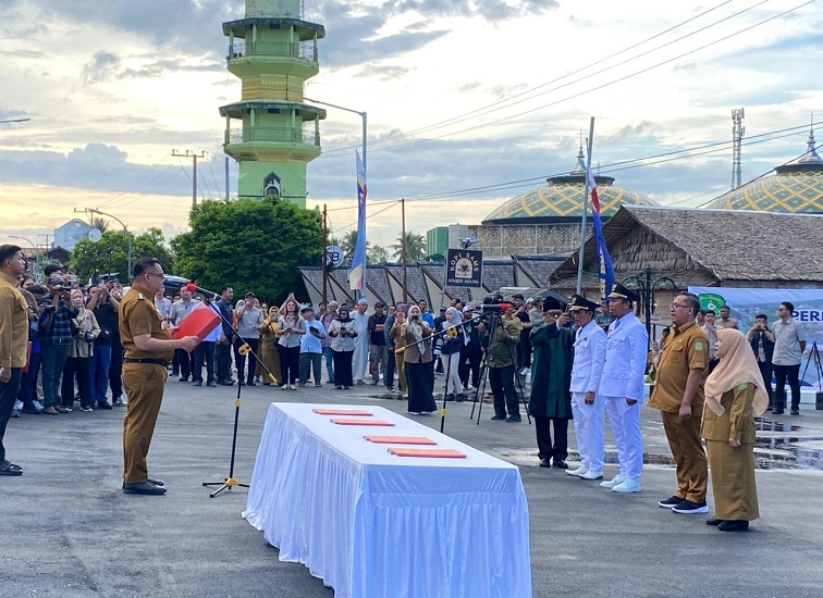 Bupati Kukar, Aulia Rahman Basri melantik empat pejabat eselon III di lingkungan Pemerintah Kabupaten Kukar. (Irvan/dutakaltimnews.com)