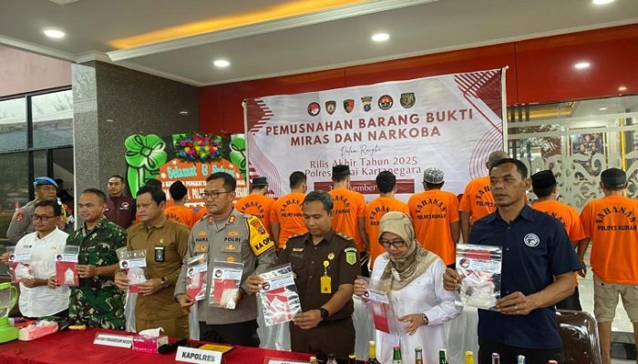 Polres Kukar Musnahkan Barang Bukti Narkoba dan Ribuan Botol Miras, Dari Berbagai Kasus Sepanjang 2025