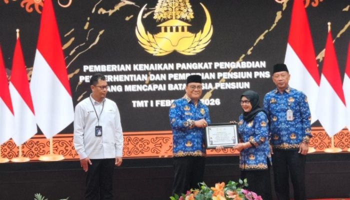 Serahkan 21 SK Purnatugas, Wawali Apresiasi Atas Kontribusi Nyata Bagi Pembangunan Balikpapan