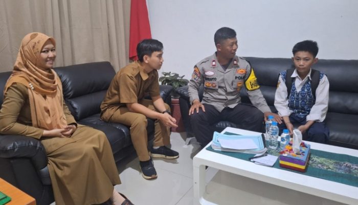 Cegah Kenakalan Remaja, Bhabinkamtibmas Muara Rapak Gencarkan DDS ke Sekolah dan Lingkungan Warga