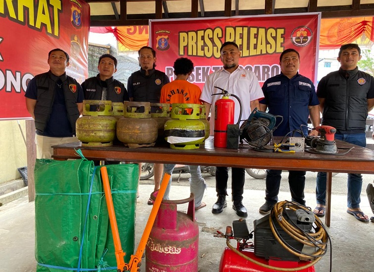 Press Release Polsek Tenggarong Terkait Pengungkapan Kasus Pencurian. (Irvan/dutakaltimnews.com)