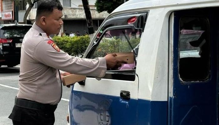 Tak Hanya Patroli, Sat Samapta Polresta Balikpapan Hadirkan Kepedulian Lewat Jumat Berkah