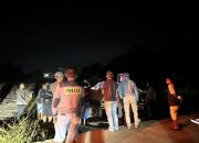 Evakuasi Jenazah Korban Di Kebun Sawit wilayah Kecamatan Anggana. (Dok. Polsek Anggana)