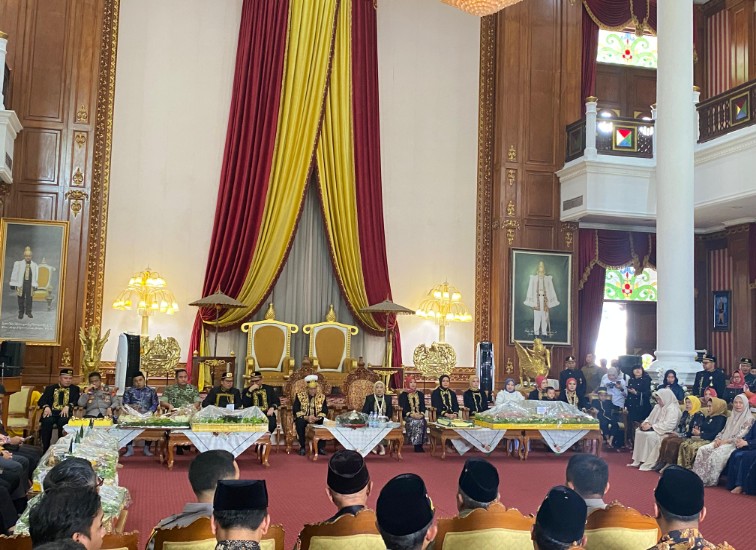 Kaseh Selamat Sultan Kutai Kartanegara Ing Martadipura, Sultan Adji Muhammad Arifin Dalam Rangka Peringatan Usia Ke 75 Tahun. (Irvan/dutakaltimnews.com)