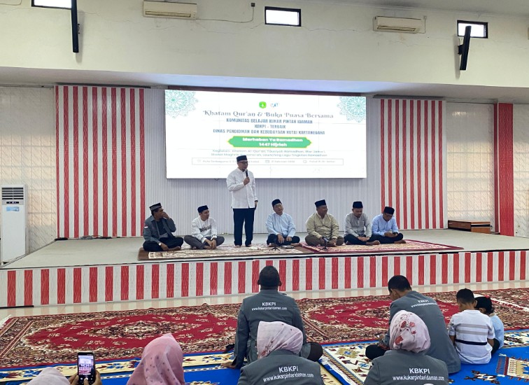 Khatam Al-Qur'an dan Tausiyah Ramadhan serta Berbuka Puasa Bersama dan Shalat Magrib Berjama'ah dengan anggota Komunitas Belajar Kukar Pintar Idaman (KBKPI). (Irvan/dutakaltimnews.com)