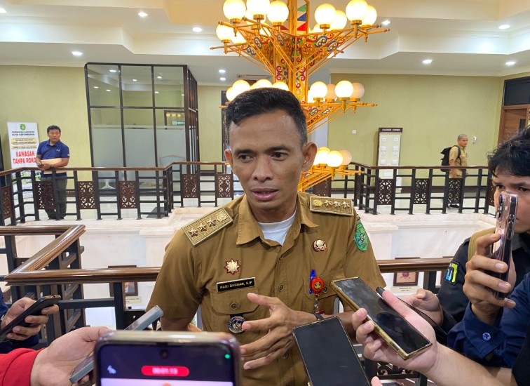 Camat Muara Kaman, Nadi Baswan. (Irvan/dutakaltimnews.com)