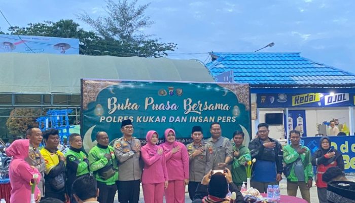Polres Kukar Gelar Buka Puasa Bersama Insan Pers di Simpang Pulau Kumala