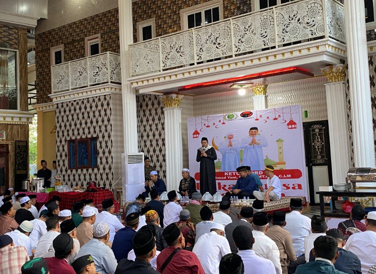 Buka Puasa Bersama Ketua DPRD Kabupaten Kutai Kartanegara. (Irvan/dutakaltimnews.com)