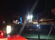 Diterjang Cuaca Ekstrem, SAR Balikpapan Evakuasi 12 Pemancing di Laut Lamaru