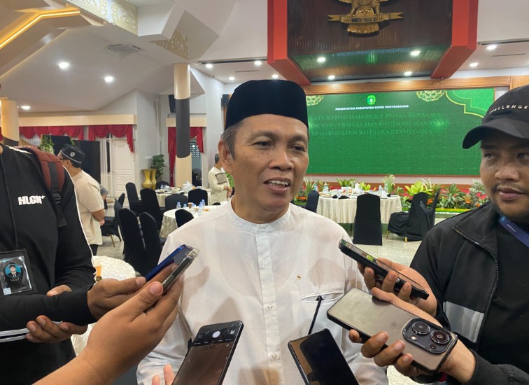 Rekto Universitas Kutai Kartanegara, Ince Raden. (Irvan/dutakaltimnews.com)