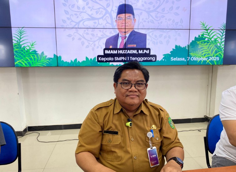 Kepala SMP Negeri 1 Tenggarong, Imam Huzaini. (Irvan/dutakaltimnews.com)