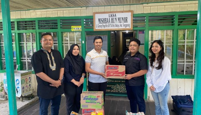 PWI Kukar Bersama SMSI dan JMSI Salurkan Sembako ke Panti Asuhan dan Pondok Pesantren