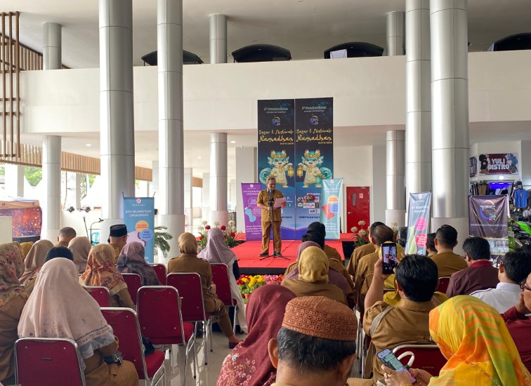 Pembukaan Acara Pameran dan Bepolahan Kerajinan Daur Ulang Bertempat di Tangga Arung Square. (Irvan/dutakaltimnews.com)