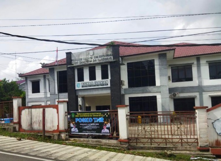 Posko Pengaduan THR dan BHR di Kantor Distransnaker Kukar. (Irvan/dutakaltimnews.com)
