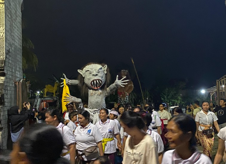 Pawai ogoh-ogoh yang Digelar di Wantilan Pura Payogan Agung, Tenggarong. (Irvan/dutakaltimnews.com)