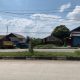 Kondisi Pohon Tumbang Yang Menimpa Mobil di Jalan Poros Tenggarong-Samarinda. (Irvan/dutakaltimnews.com)