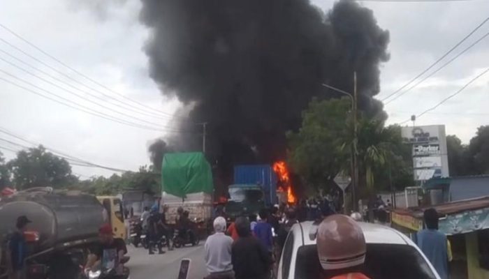 Kios BBM Eceran Terbakar di Kariangau, Ledakan Picu Api Cepat Membesar