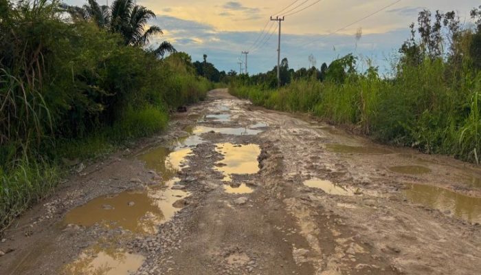Akses Vital di Kenohan Rusak Parah, Warga Minta Perbaikan