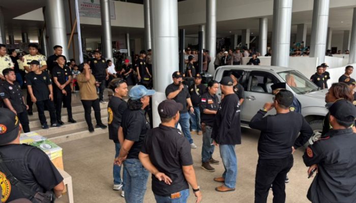 Aliansi Ormas Aksi di Kantor Bupati dan TAS, Parkir Diggratiskan sebagai Bentuk Protes