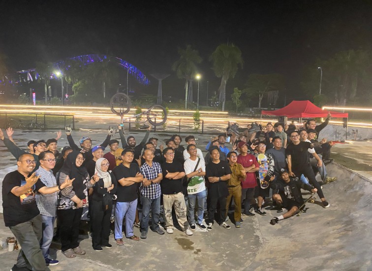 Pemerintah Kukar diskusi bersama komunitas BMX, skateboard, dan inline skate dalam satu forum di kawasan Taman Pujasera Tenggarong.(Irvan/dutakaltimnews.com)