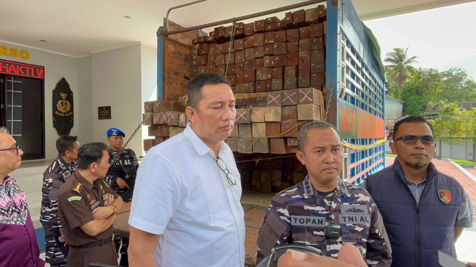 6ce2a942 c7f9 4c16 96c9 cafa96438d34