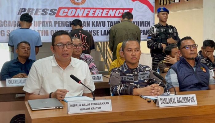 Lanal Balikpapan Gagalkan Penyelundupan Kayu Ulin Ilegal di Pelabuhan Semayang Balikpapan