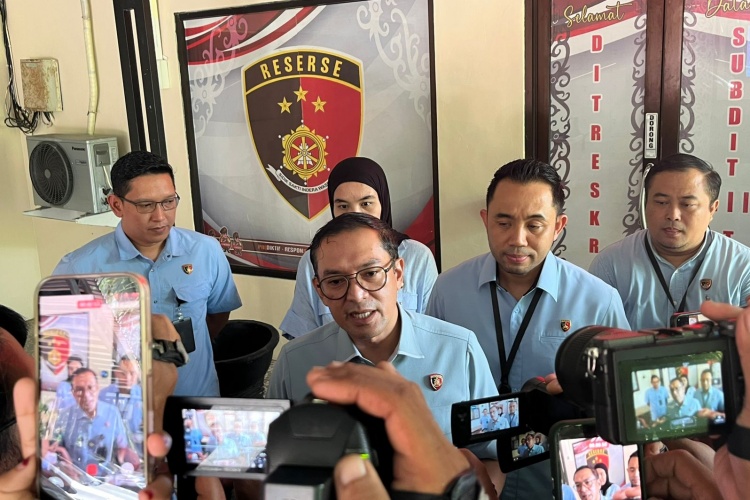 99fae3fe f5fa 4012 b43e 6e07df2ee969