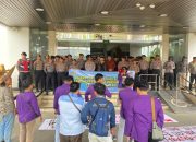 Mahasiswa Unikarta Demo di Depan Kantor Bupati Kukar, Soroti Jalan Rusak dan Truk Hauling