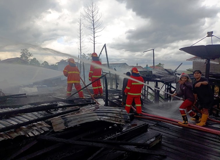Kebakaran di RT 08, Desa Kedang Murung, Kecamatan Kota Bangun. (Dok. Disdamkarmatan Kukar)