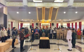 Pelantikan Pengambilan Janji atau Sumpah Janji Jabatan PJ. Kepala Desa Jonggon Desa.(Irvan/dutakaltimnews.com)