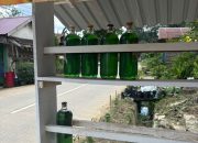 Kelangkaan BBM di Kembang Janggut, Harga Eceran Tembus Rp22 Ribu per Lite 11 Botol BBM Yang di Jual Eceran. (Irvan/dutakaltimnews.com)