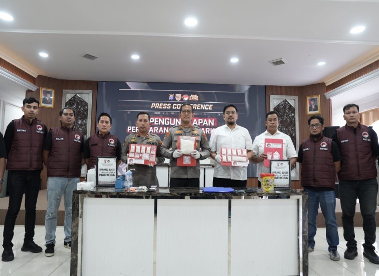 Press release pengungkapan peredaran gelap narkotika di wilayah hukumnya Polres Kukar. (Dok. Polres Kukar)