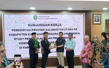 Produksi Tembus 300 Ton, Kratom Kukar Dilirik Kaltara untuk Kolaboras 3 Kunjungan kerja Pemerintah Provinsi Kalimantan Utara ke Kabupaten Kutai Kartanegara Dalam Rangka Studypengelolaan dan pengembangan komoditi Kratom.(Irvan/dutakaltimnews.com)