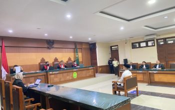 Terdakwa Saat Sidang di Pengadilan Negeri Tenggarong.(Irvan/dutakaltimnews.com)