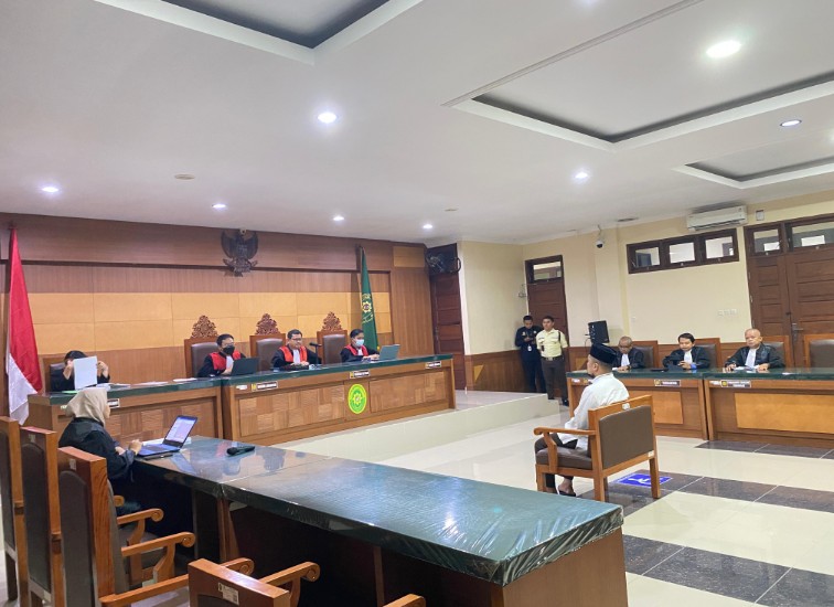 Terdakwa Saat Sidang di Pengadilan Negeri Tenggarong.(Irvan/dutakaltimnews.com)