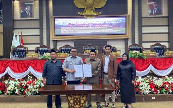 Rapat Paripurna ke 7 Masa Sidang II.  (Irvan/dutakaltimnews.com)
