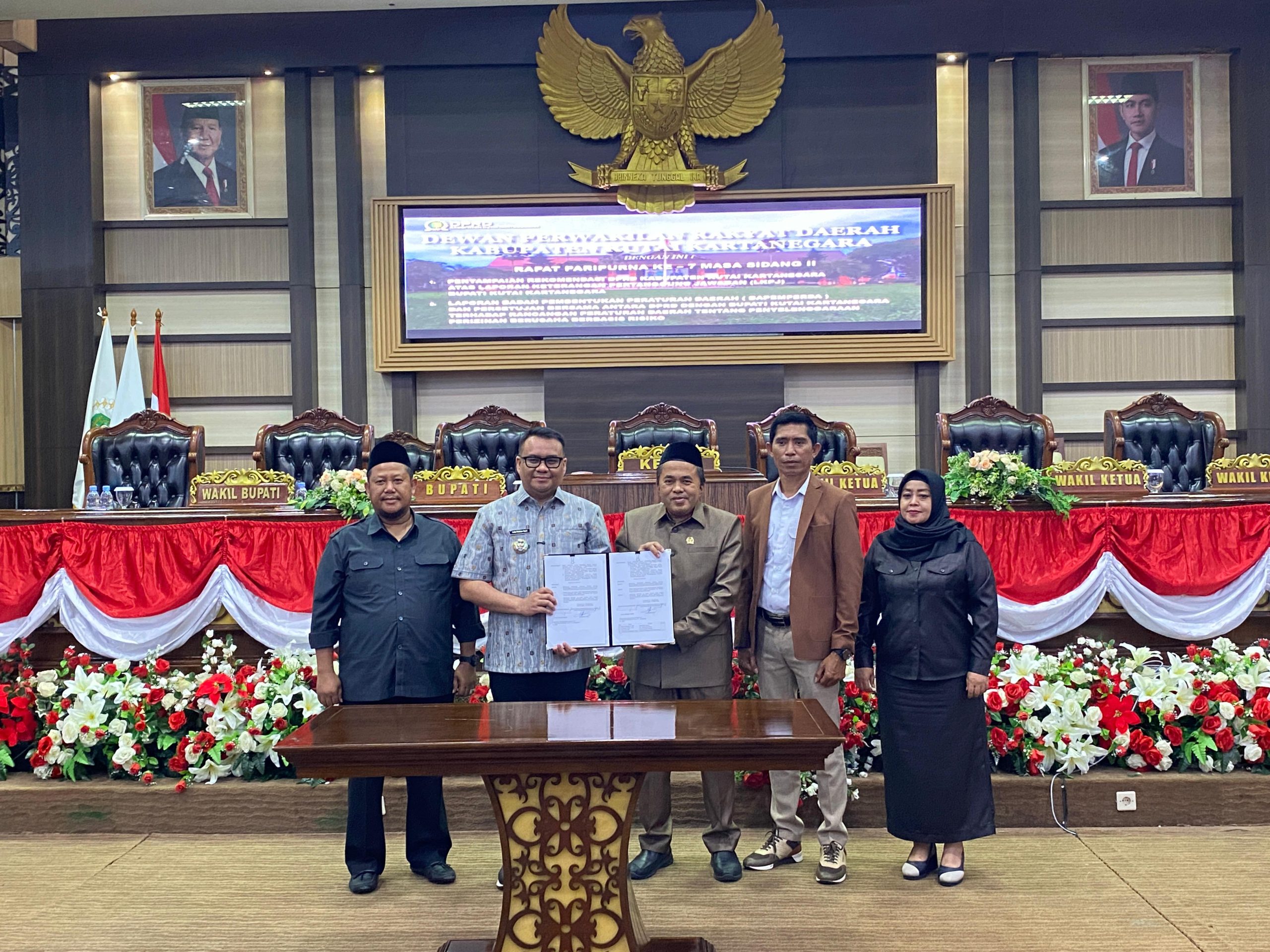 Rapat Paripurna ke 7 Masa Sidang II.  (Irvan/dutakaltimnews.com)