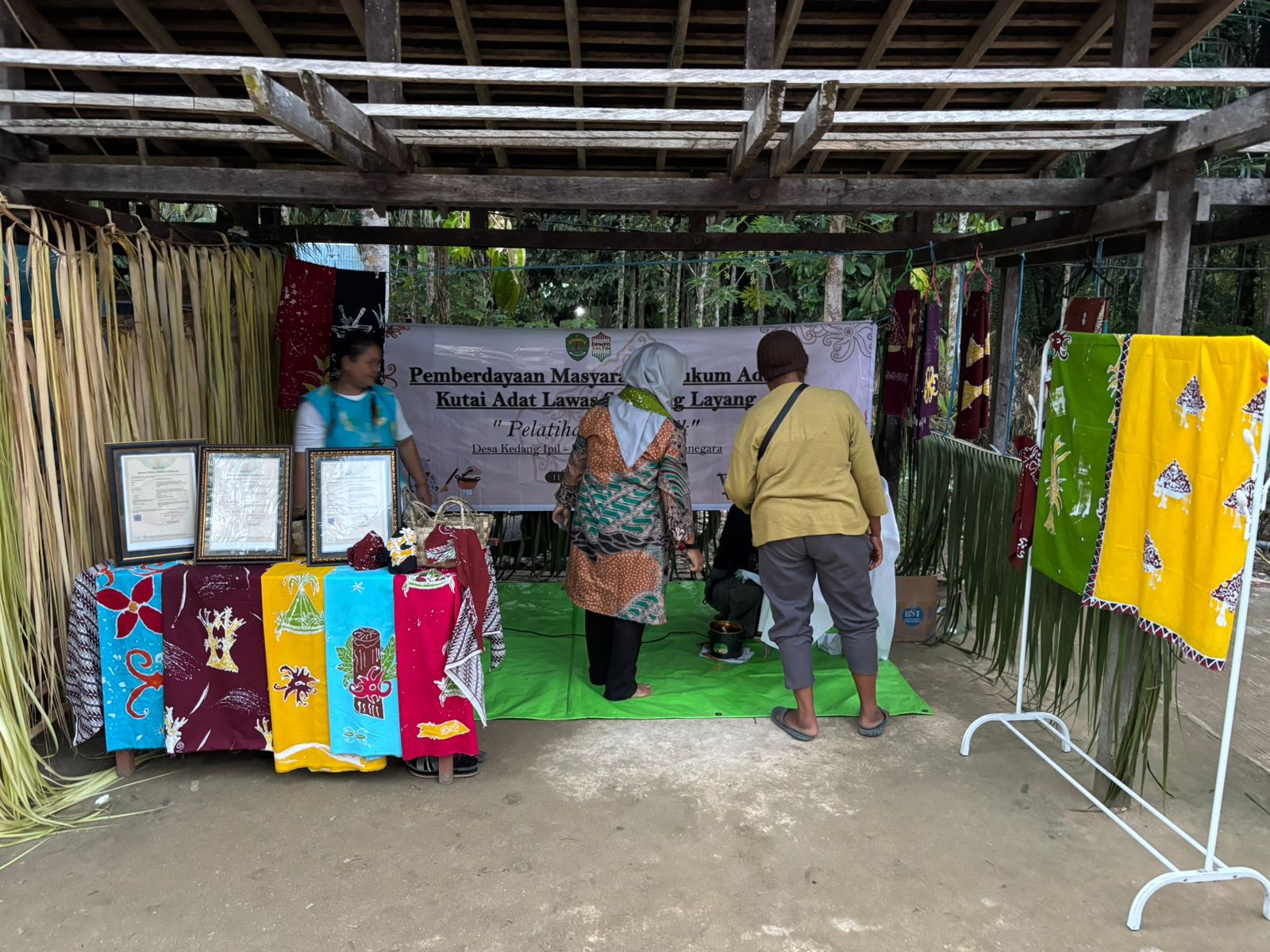 Kerajinan Batik di Desa Kedang Ipil. (Dok. Penggerak kelompok batik Kedang Ipil, Rusna)