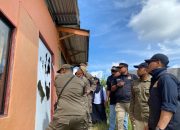 Pembongkaran Bangunan Oleh Petugas Satpol PP. (Irvan/dutakaltimnews.com)
