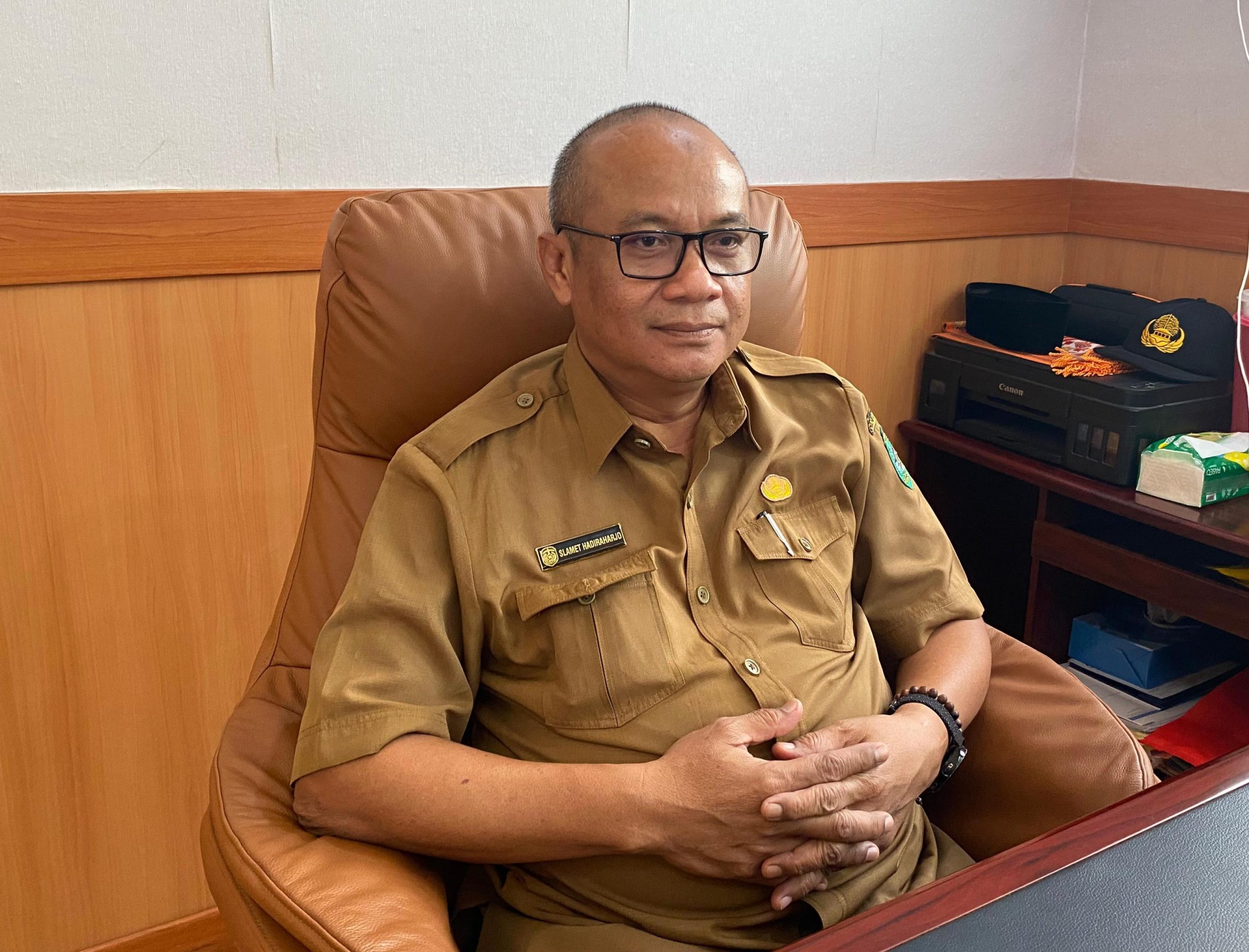 Plt. Kepala DLHK Kukar, Slamet Hadiraharjo. (Irvan/dutakaltimnews.com)
