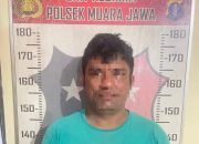 Pelaku Saat di Amankan Petugas Kepolisian. (Dok. Polsek Muara Jawa)