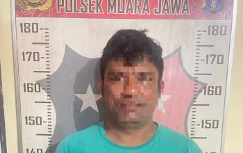 Pelaku Saat di Amankan Petugas Kepolisian. (Dok. Polsek Muara Jawa)