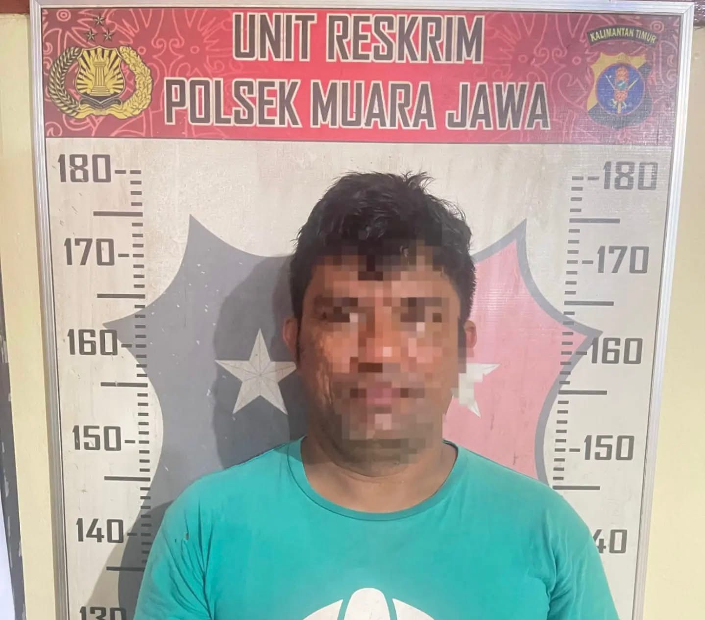 Pelaku Saat di Amankan Petugas Kepolisian. (Dok. Polsek Muara Jawa)