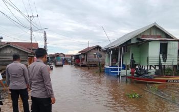 Sungai Mahakam Meluap, Desa Muara Kaman Ulu Kembali Dilanda Banjir 3 Kondisi banjir diwilayah muara kaman ulu (Dok.Polsek Muara Kaman)