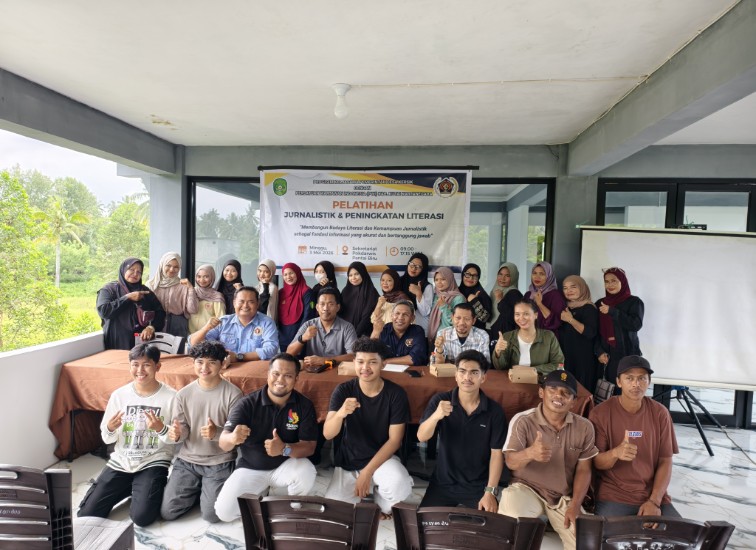 Pembukaan kegiatan pelatihan jurnalistik di desa Kersik, kecamatan marangkayu (and/dutakaltimnews.com)