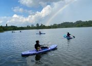 Tak Hanya Kolam Renang, Taman Seri Loa Tuwi Tawarkan Sensasi Paddle Board di Danau