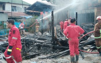 Kebakaran Warung di Samboja Barat. (Dok. Disdamkarmatan Kukar)