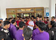 Mahasiswa Unikarta Melakukan Aksi Demonstrasi di Depan Kantor DLHK kukar. (Irvan/dutakaltimnews.com)